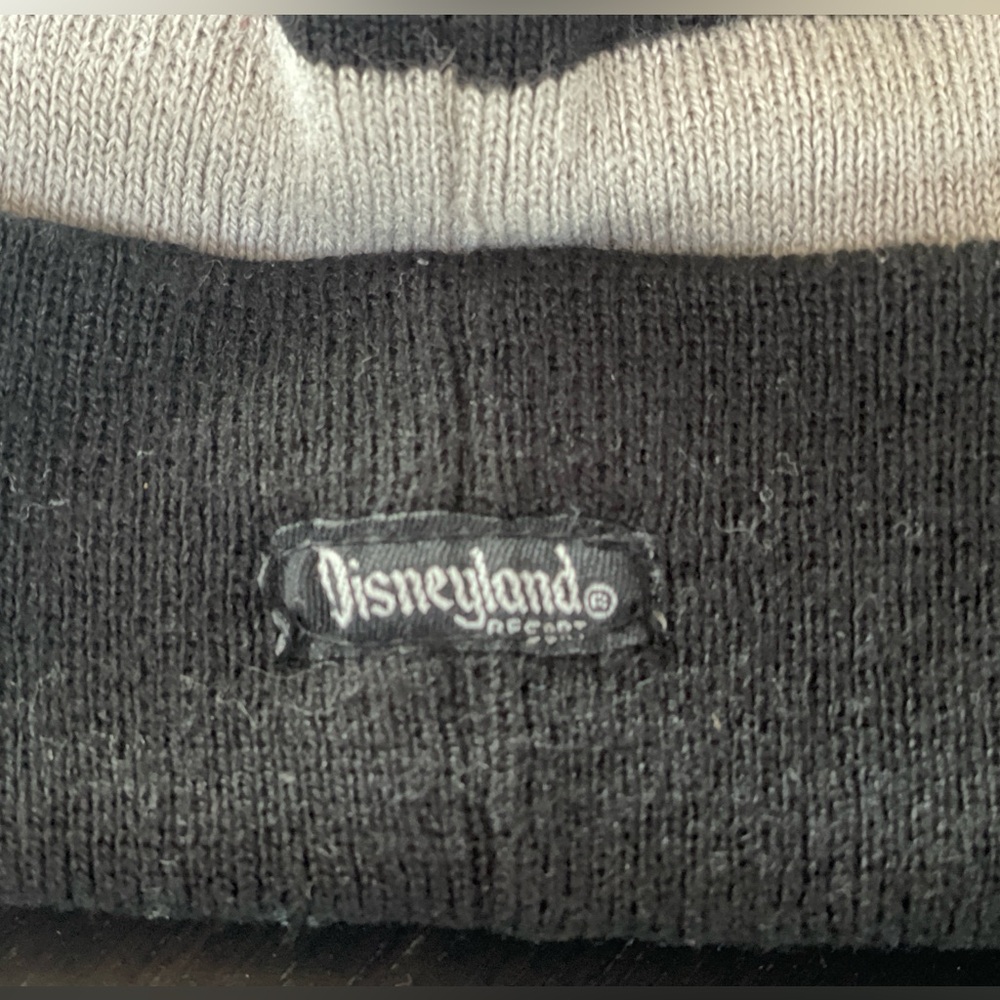 Disney Fleece Beanie Hat β Unisex Vintage βDβ Beanie - Picture 7 of 13